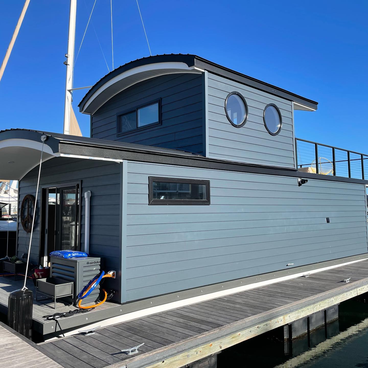 Never done a shower on a house boat. Hard to get level with the bathroom constantly moving but she’s in and looks good. #showerdoor