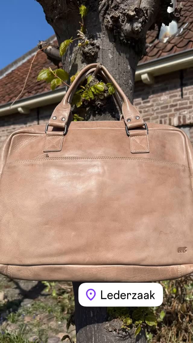 Op zoek naar een goede tas voor school of kantoor? Neem jouw essentials mee naar de winkel om te passen of shop op:www.lederzaak.nl #harderwijk #harderwijksezaken #heerlijkharderwijk #ermelo #business #putten #nunspeet #putten #uddel #elspeet #bags