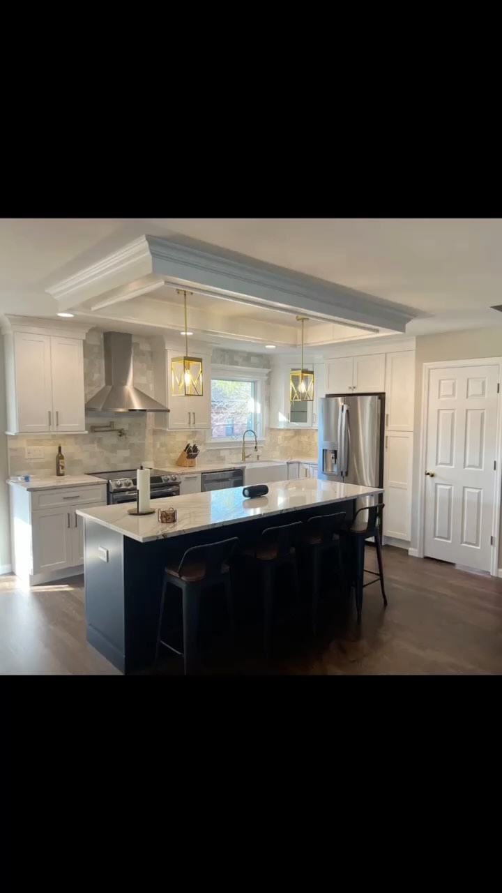 Hey y’all!!! It’s thrown back Thursdayyyyyy!!! Here’s a quick compilation of some of our most recent projects!!! ?. #KitchensOfInsta #KitchenIdeas #KitchenGoals #KitchenAndBathShowroom #KitchensOfSuffolk #KitchensOfNassau #ContractorsOfInsta #KitchenCabinets #KitchenDesigns #DoWhatYouLove #LoveWhatYouDo