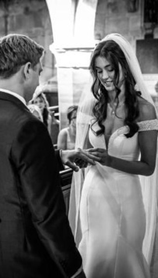 Before and after of my gorgeous bride Jenny ?
Gorgeous girl inside and out ?
@charlotteautybridalhair
Cover photo @jeardleyphoto
#bridalmakeup #bridalmakeupartist #cheshire #cheshiremakeupartist #cheshirewedding #bridalhair