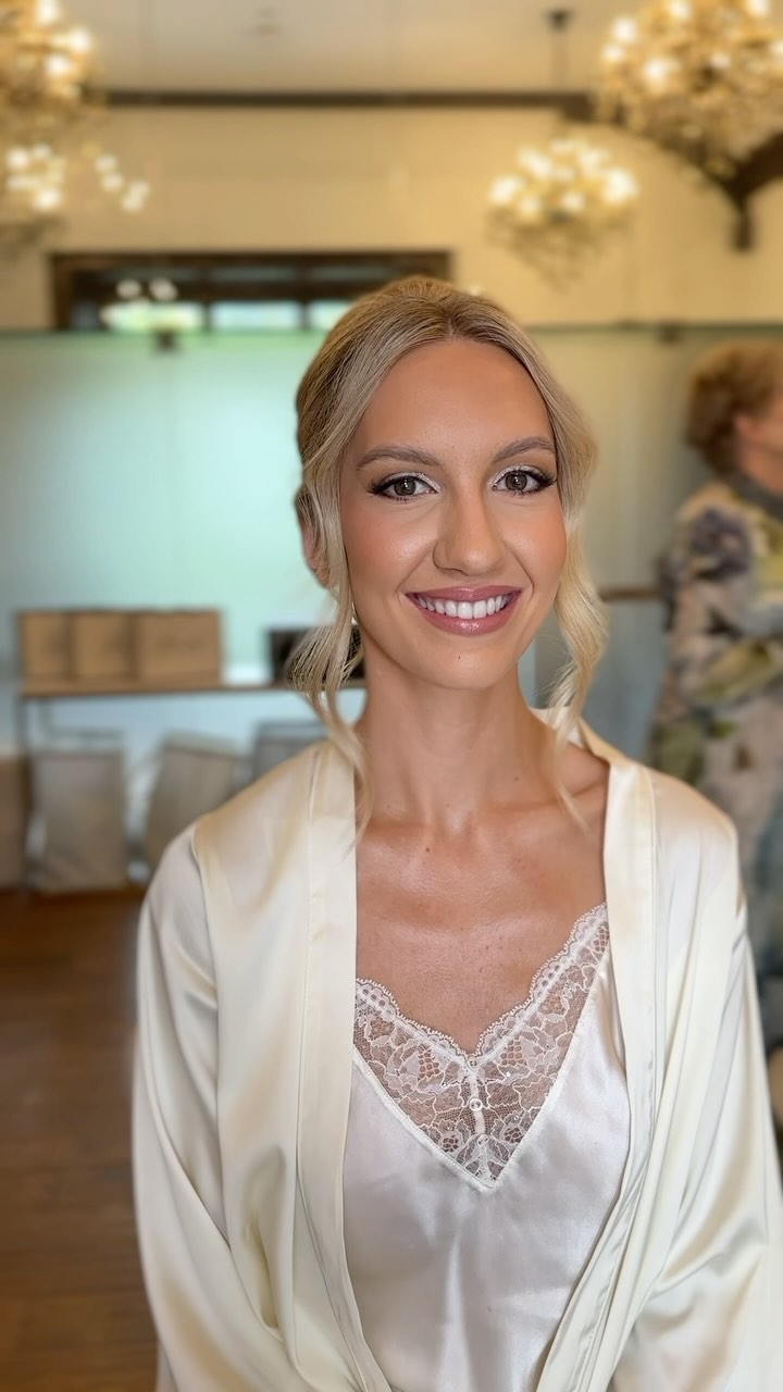Heather ??
The sweetest soul and most lovely bride, thank you so much for having me and Charlotte ?
Hair @charlotteautybridalhair
#weddingmakeup #weddingmakeupartist #bridalmakeup #cheshire #cheshirewedding #tyndwrhall