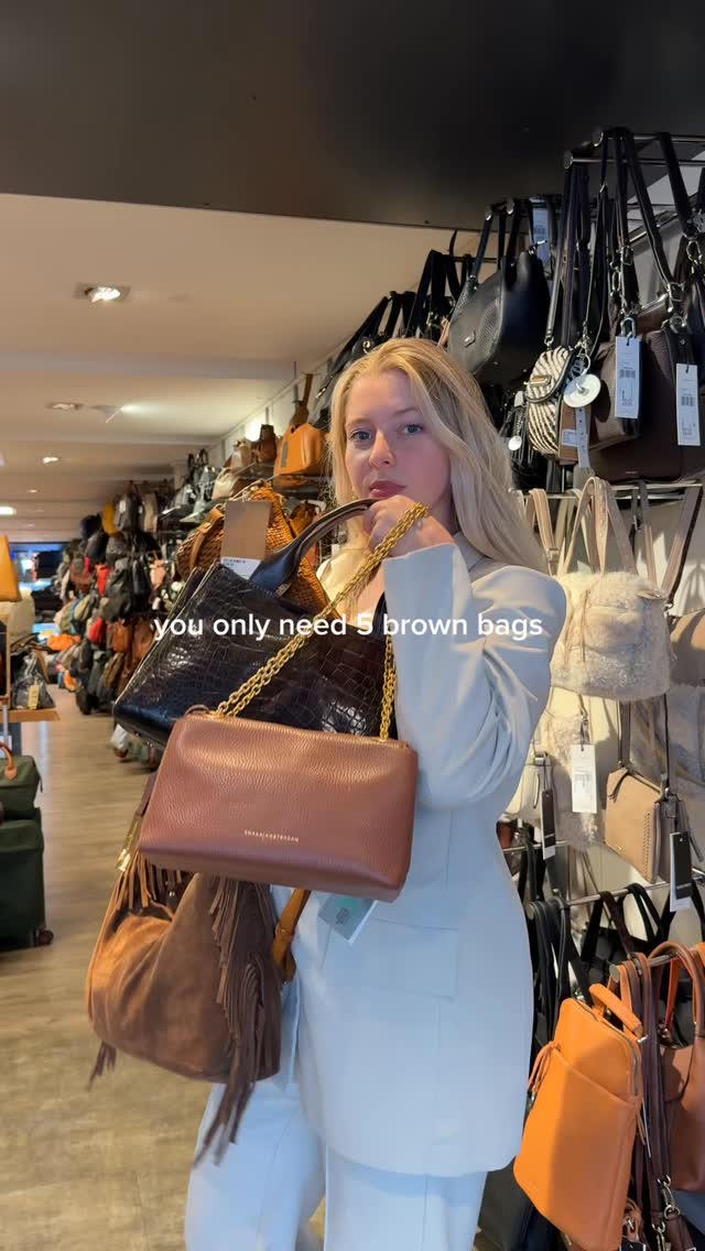 ✨ De nieuwe collectie stroomt binnen! ✨
Tassen, riemen en accessoires vol stijl en kwaliteit. ??
Wanneer kom jij jouw nieuwe uithangbord van vakmanschap uitzoeken?
#NieuweCollectie #Lederzaak #Stijlvol #Kwaliteit #Tassen #Riemen #Accessoires #Harderwijk #ShopLocal#harderwijk #nunspeet #putten #ermelo #epe #lelystad