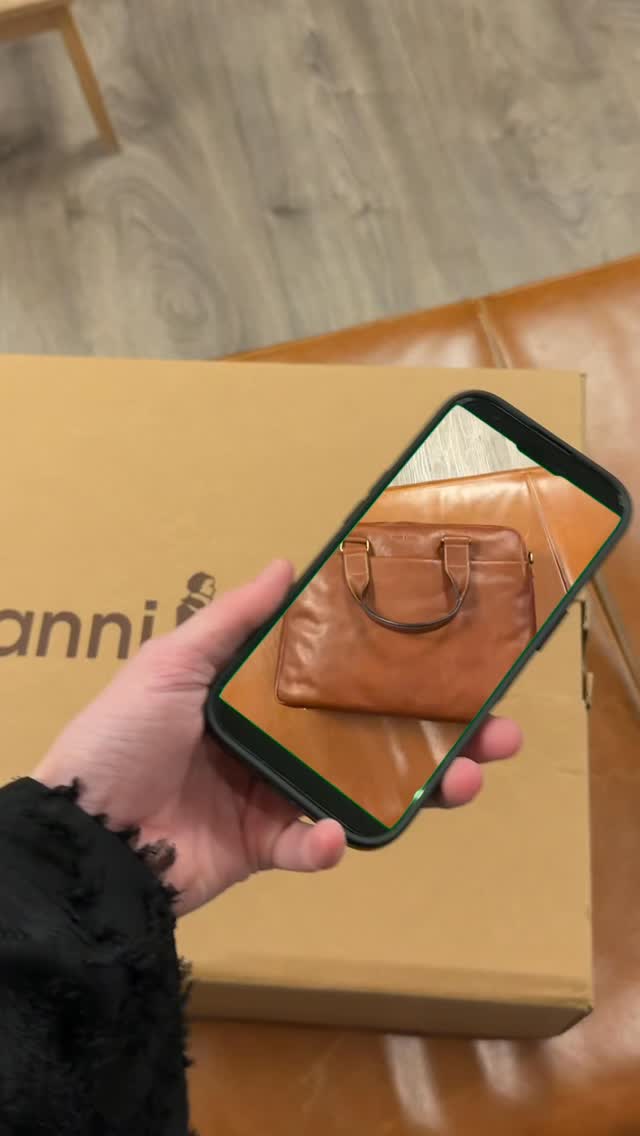 Haal die businesswoman maar in je naar boven met deze prachtige @giannicontibags! ?? #lederzaak #harderwijk #gelderland #businesswoman #bags #bagsstore #officebag