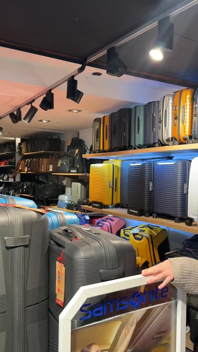 Met welke koffer reist de eigenaar van de Lederzaak? Heel simpel. Hij reist met een @victorinox koffer! Het is belangrijk om in een goede koffer te investeren om zo al je spullen veilig te houden! #lederzaak #koffers #tassen #victorinox #samsonite #harderwijk