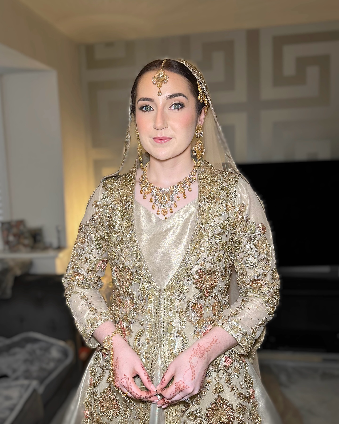 Georgie
A classic bun and glowing makeup for her Nikah this weekend ✨
Hair jewellery, veil placement and accesories attaching is all part of my service! ?
A lovely intimate afternoon just the two of us (and her best friend!) getting ready for the ceremomy - bliss! ?
Thank you so much for trusting me darling! ??
#naturalmakeup #cheshire #cheshirewedding