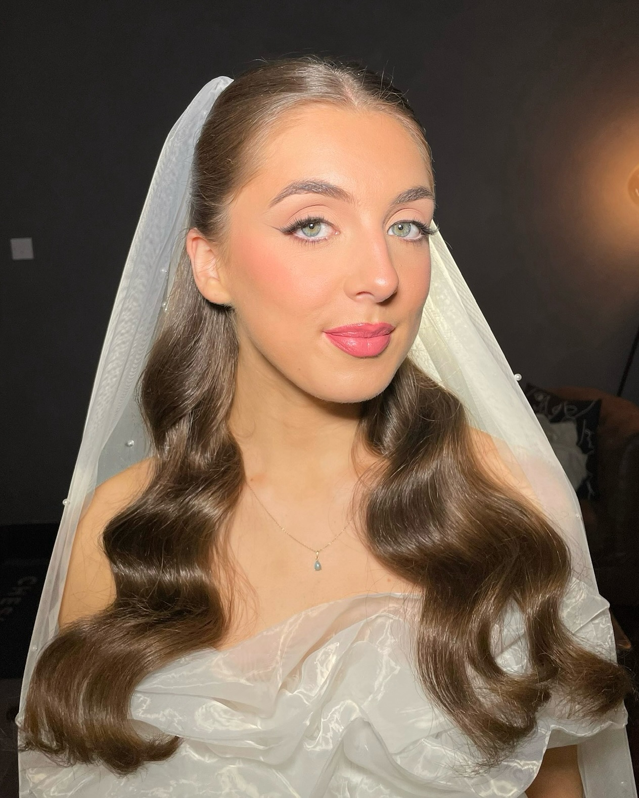 Recreated my christmas party makeup on the lovely Edie last night! ?
Rosy soft glam using @makeupbymario Ethereal Eyes palette. I paired it with a glam waved half-up half-down, a classic bridal hairstyle! ?
#bridalmakeup #bridalhair