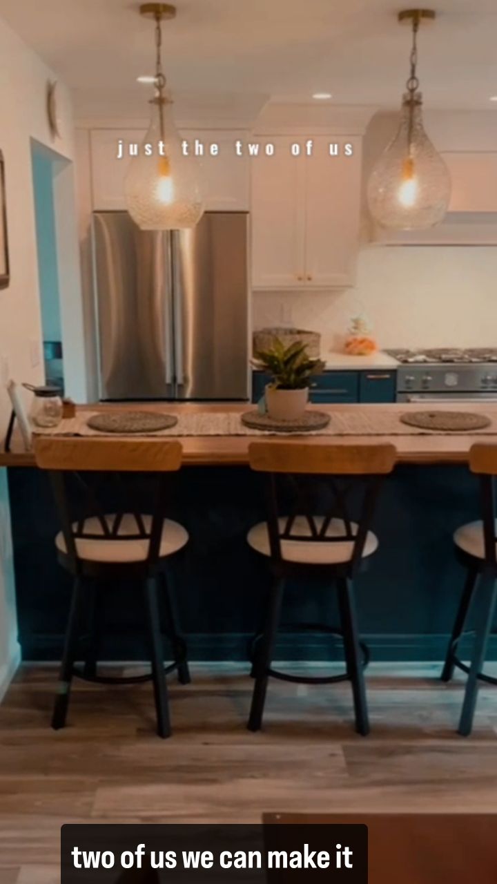 Sunday reflections on one of our favorite projects – a cozy yet elegant kitchen designed with care and crafted to perfection. ?✨
#CozyElegance #KitchenDesign #LMGStyle #lmgkitchenandbath #suffolkcounty #longislandkitchen #showroom
#DeerParkNY