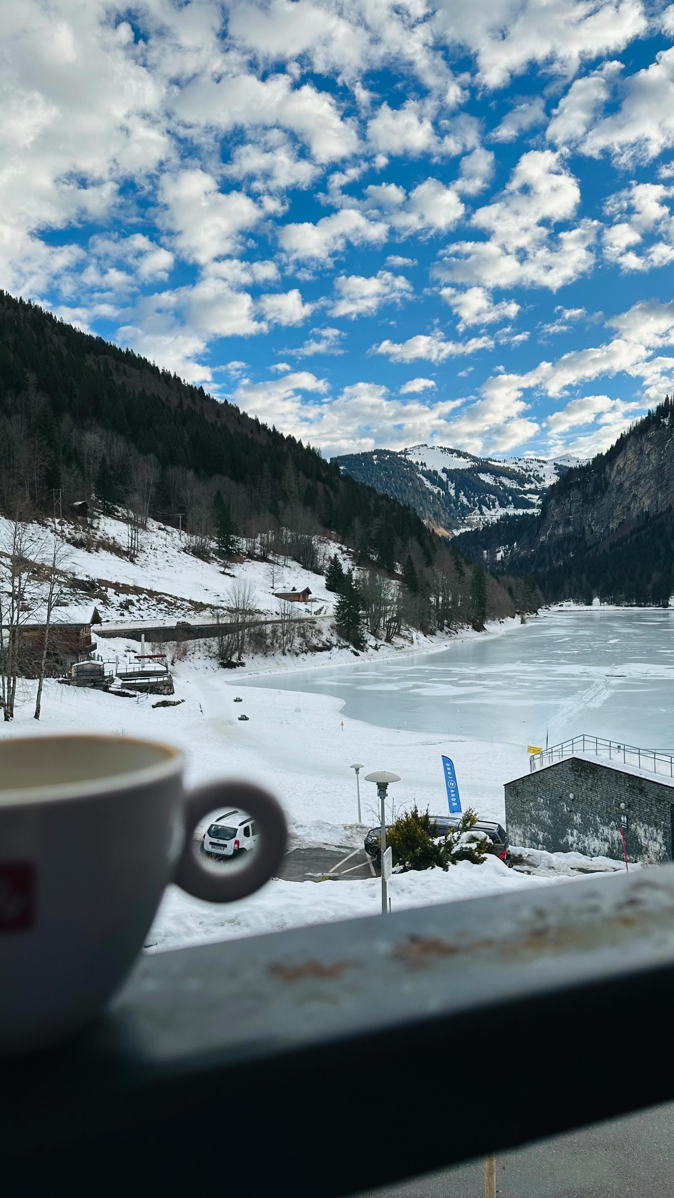 A bit of wind was never going to stop us from getting to our destination bride! ✈️?
#bridalmakeupartist #destinationmakeupartist #destinationwedding #weddingmakeup