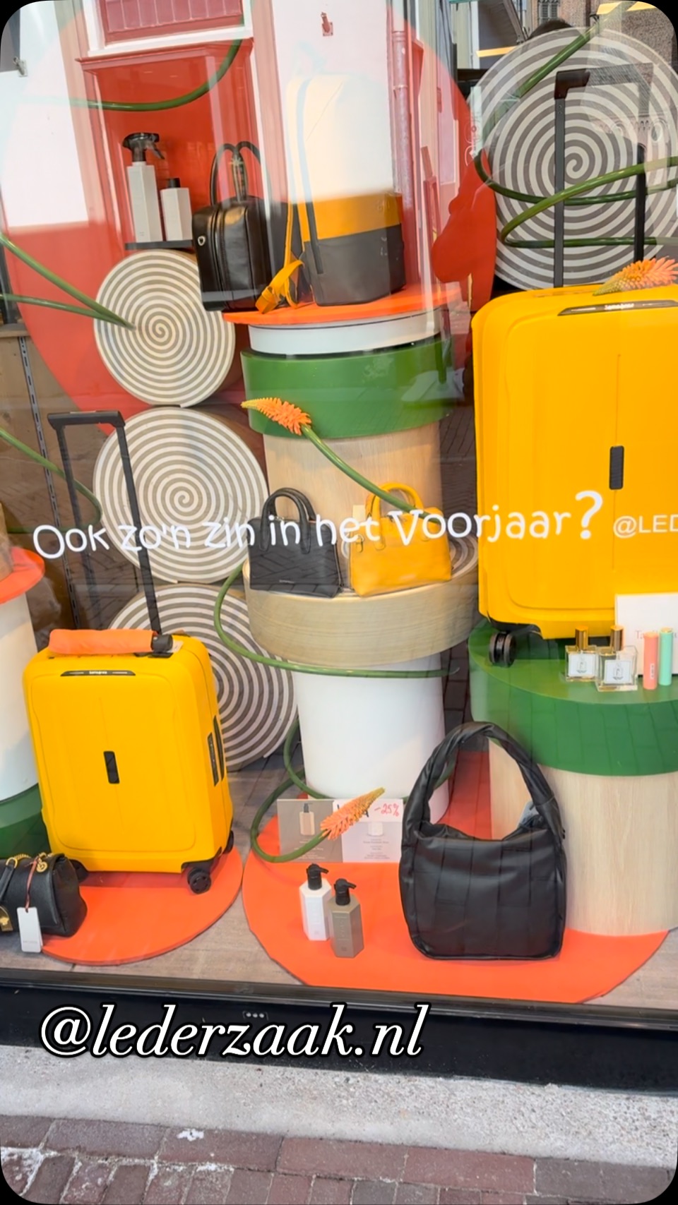 Het is mooi weer. Komen jullie de stad even in voor iets nieuws ?
#bags #baglover #harderwijk #donkerstraat