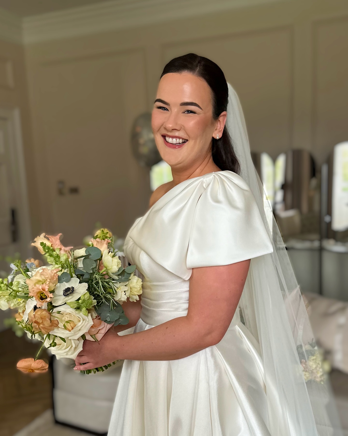 My darling Claire looked absolutely phenomenal at @mottramhallcheshire last week, such a timeless yet modern look and she just shined! ?
Perfectly polished, enhancing her natural features with makeup that was made for her.
Thank you SO much for having me my love. Wishing you a lifetime of love & happiness ?
Hair @charlotteautybridalhair
#bridalmakeup #bridalmakeupartist #cheshire #cheshirewedding #mottramhall