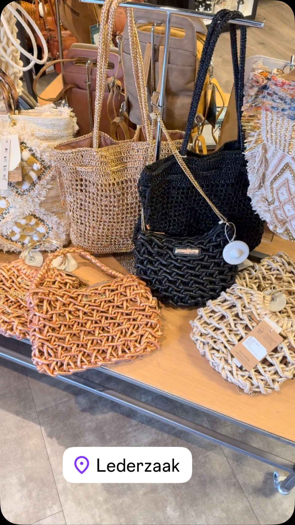 Vandaag 1e pinksterdag gesloten. Maar morgen 2 pinksterdag geopend.
Openingstijden 13.00 - 16.00 uur .
#harderwijk #heerlijkharderwijk
#harderwijksezaken
#ermelo #putten #nunspeet #zeewolde #bags #shoplocal