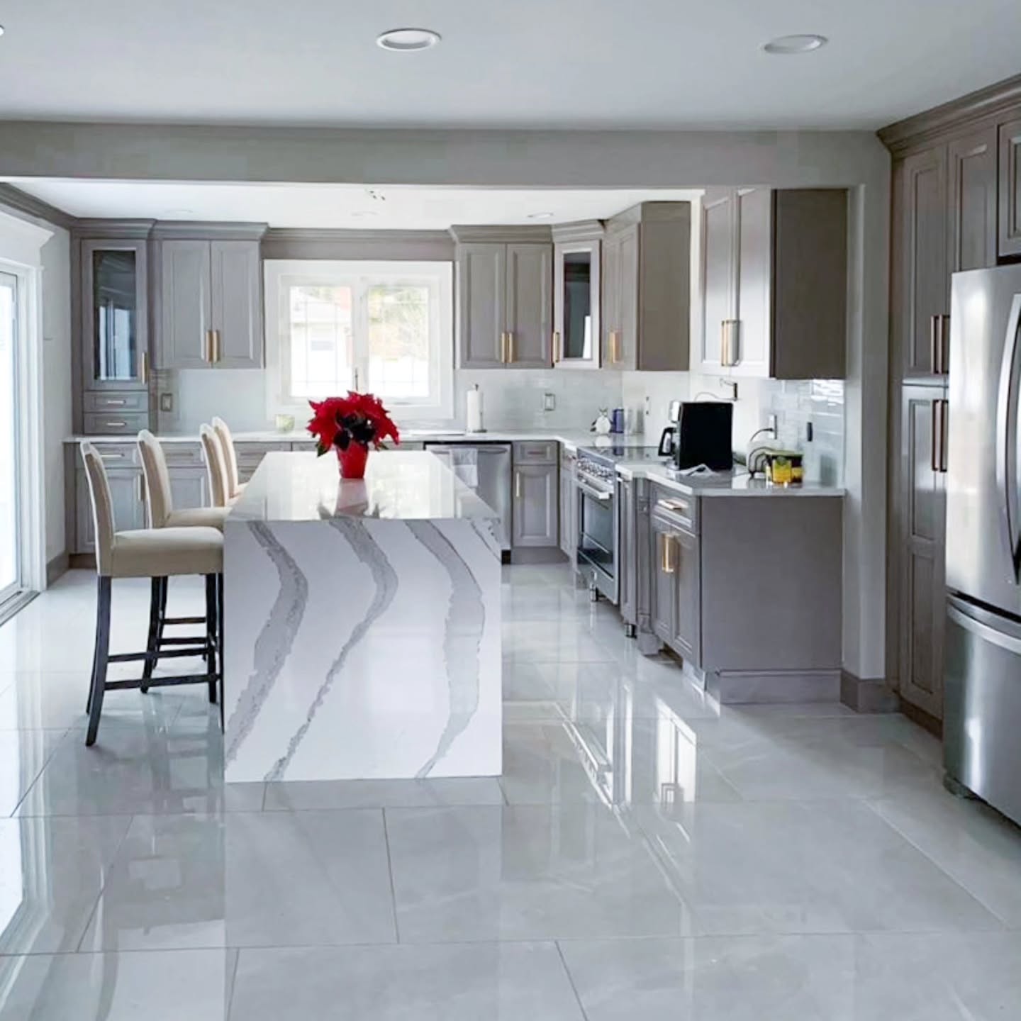 From custom cabinets to stunning quartz countertops, a bold waterfall island, and elevated finishes, LMG Kitchen & Bath brings your dream kitchen to life.
Ready to transform your space? Book your design consultation today!
#LMGKitchenBath #KitchenDesign #DreamKitchen #HomeRenovation #KitchenGoals #InteriorDesign #Cabinetry #QuartzCountertops #WaterfallIsland #ModernLiving #KitchenInspo #LuxuryKitchen #DeerParkNY