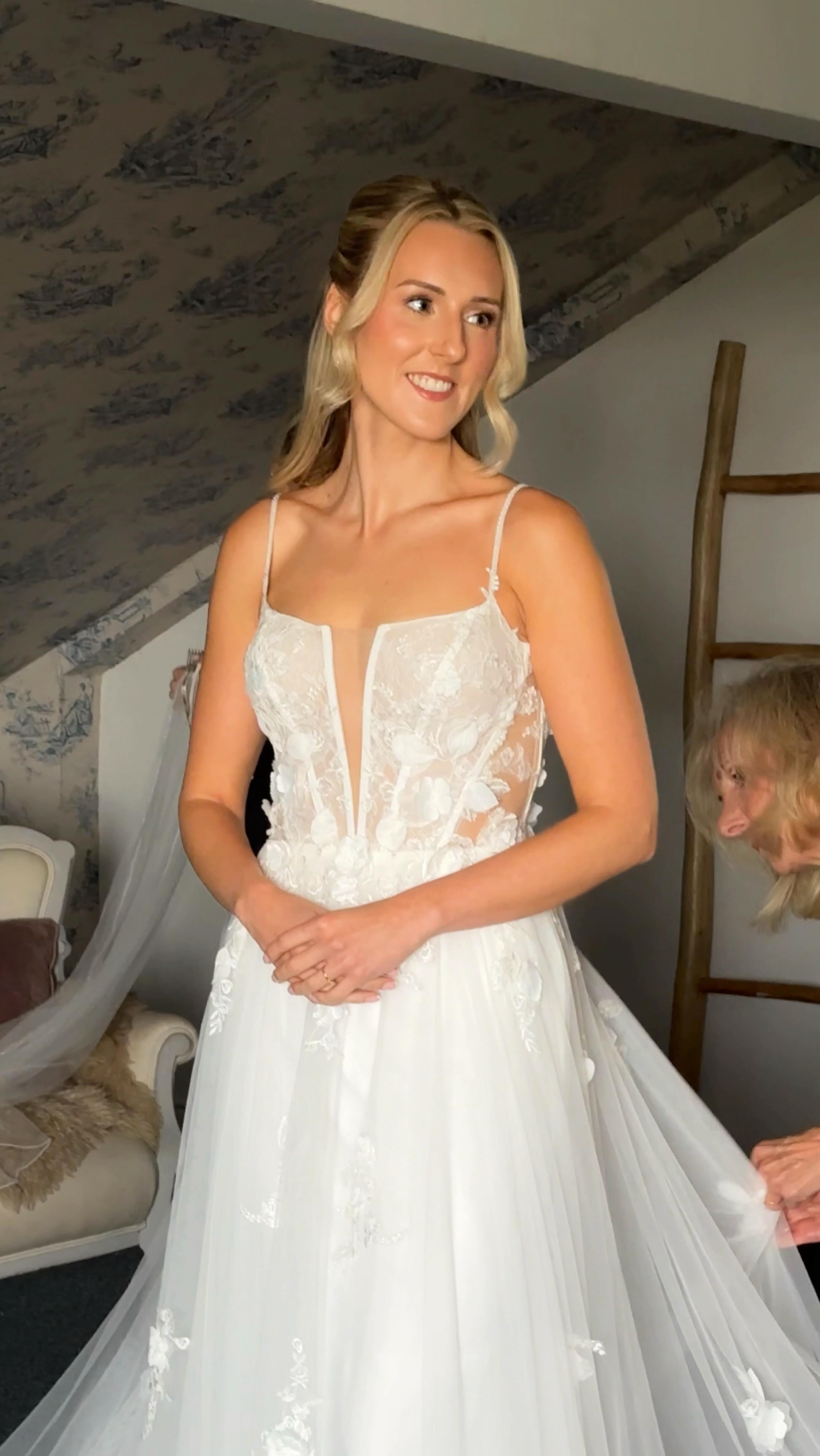 My dreamy bride Ellie tied the knot in August at @larkspurlodge ?
The sweetest soul, absolutely glowing - thank you so much for having me Ellie ?
Hair @charlotterosehairstylist_
#cheshirewedding #bridalmakeup #larkspurlodge #cheshiremakeupartist