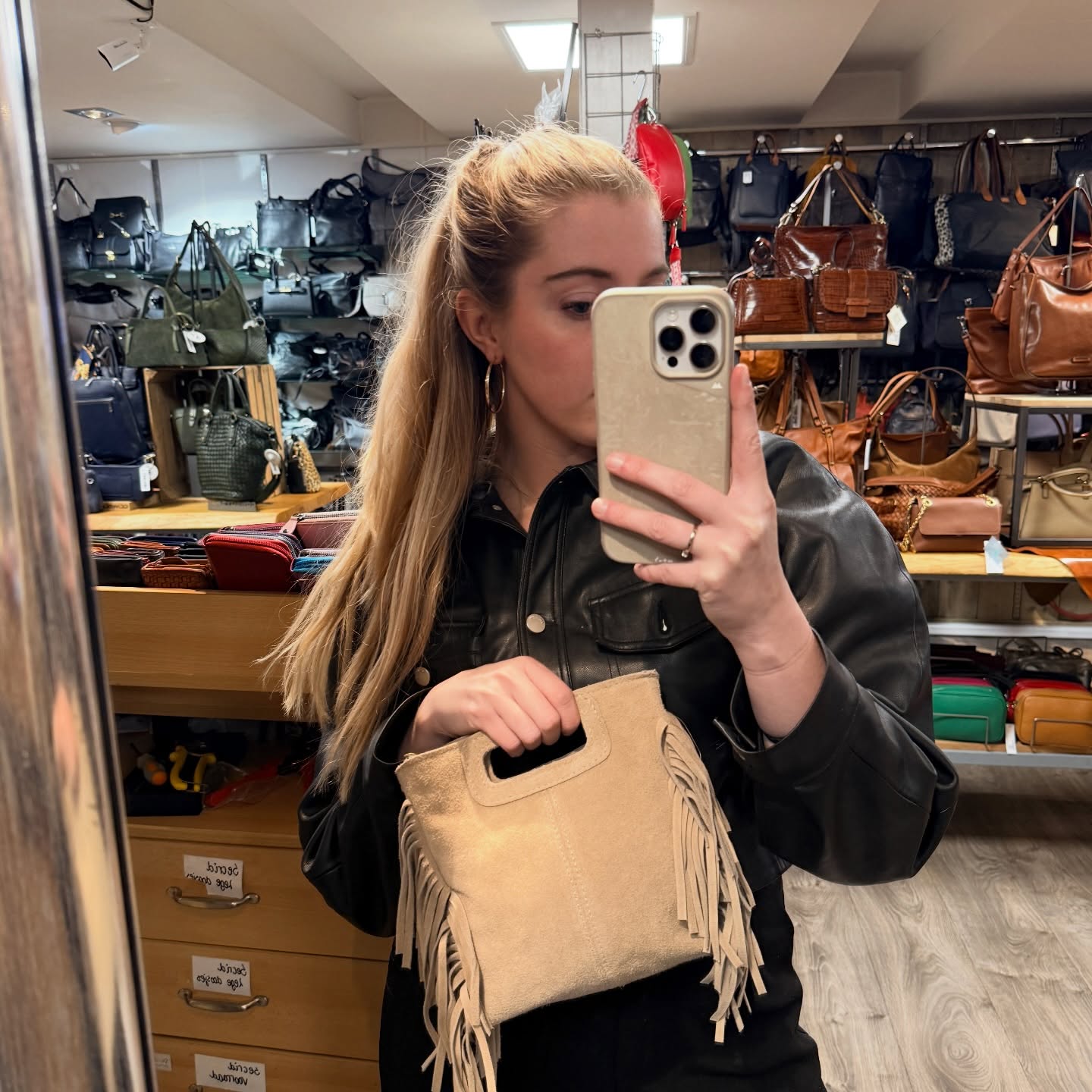 het kan niet verkeerd gaan met deze prachtige statement tas! ✨✨ #lederzaak #harderwijk #bags #tassen #bagsstore