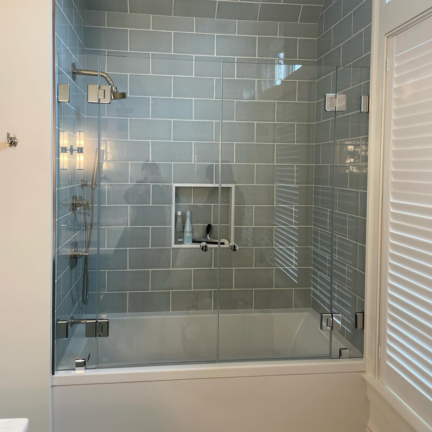 French doors going up on this tub. Clean lines. 1/2” low iron temp using chrome hardware. #showerdoor #tubenclosure #glassdoor #glass