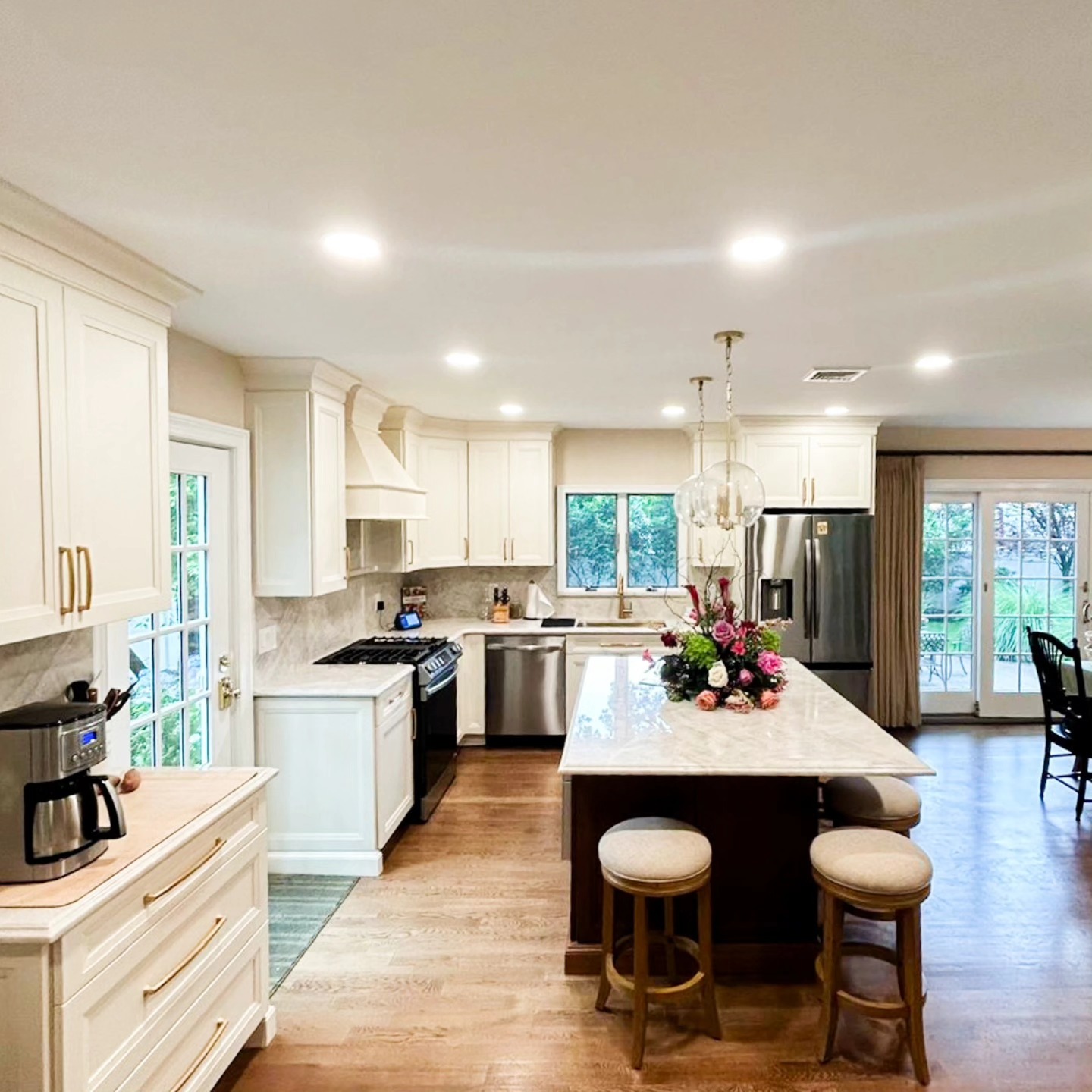 ✨ BEFORE ➡️ AFTER ✨
Swipe to see this incredible kitchen transformation come to life! This space now reflects timeless beauty and thoughtful design.
Big thanks to Lou Guluzzi Home Improvements for the flawless execution and partnership!
#KitchenRenovation #BeforeAndAfter #KitchenGoals #LMGKitchenAndBath #LouGuluzziHomeImprovement #HomeMakeover #KitchenDesign #CustomCabinetry #CountertopUpgrade #InteriorInspo #LongIslandHomes #HomeImprovement #ModernKitchen #TimelessDesign #ContractorLife #KitchenRemodel